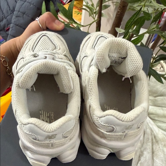 New Balance Kids' Cream Sneakers - Picture 6 of 7